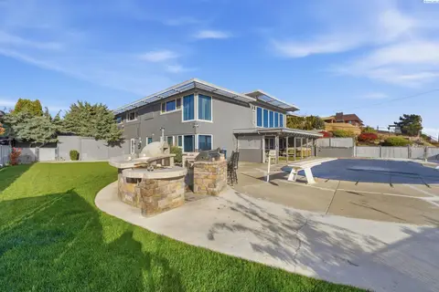 Photo of 821 Skyline Dr
