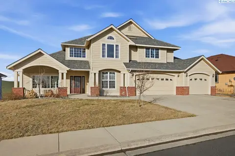 Photo of 820 NW Palouse View Ct