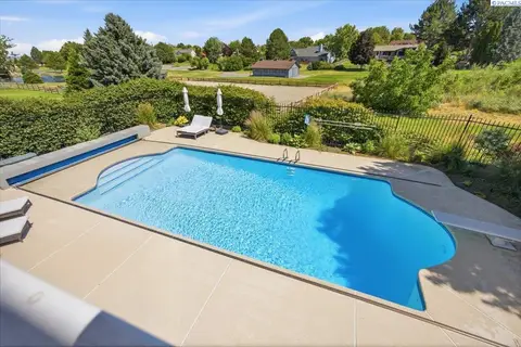 Photo of 1128 Country Ridge Dr
