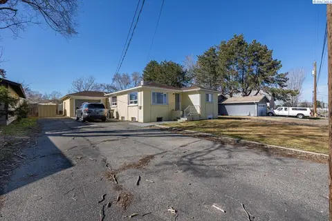 Photo of 393 S 41st Ave