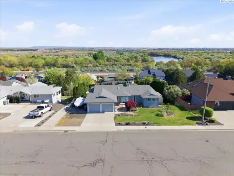 Photo of 190 Edgewood Dr