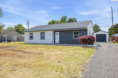Photo of 1207 Acacia Ave