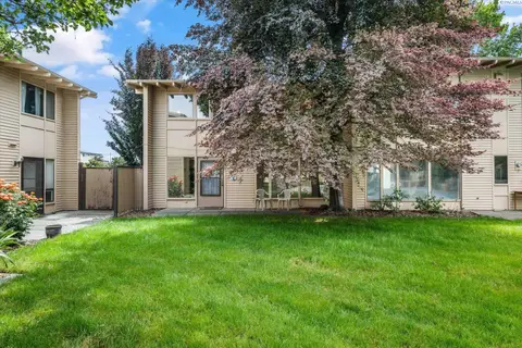 Photo of 1621 Mowry Square #201