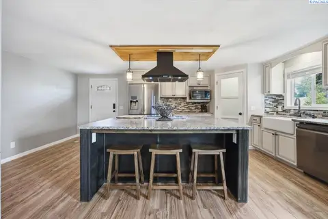 Photo of 912 Cottonwood Drive
