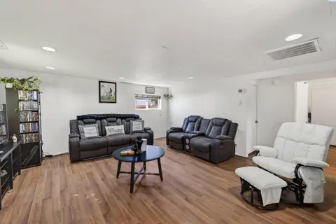 Photo of 715 Thayer Dr