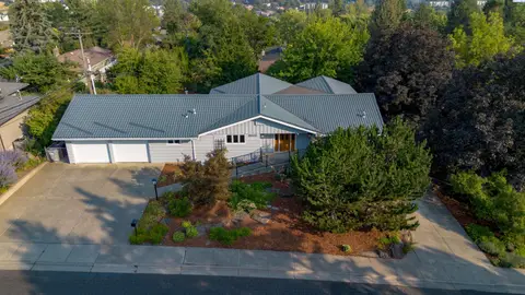 Photo of 425 NW Orion Dr