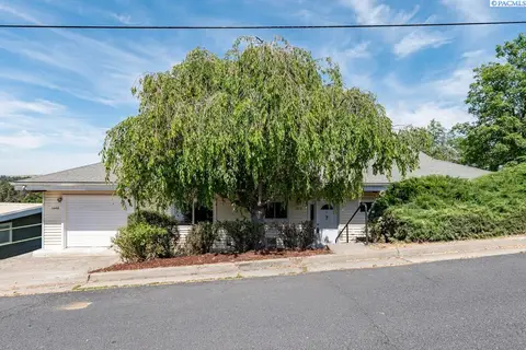 Photo of 1640 NE Upper Drive