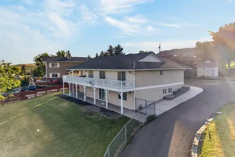 Photo of 934 W Riverside Ave