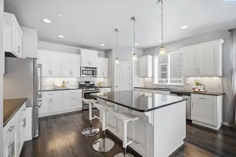 Photo of 2250 Daphne Ave