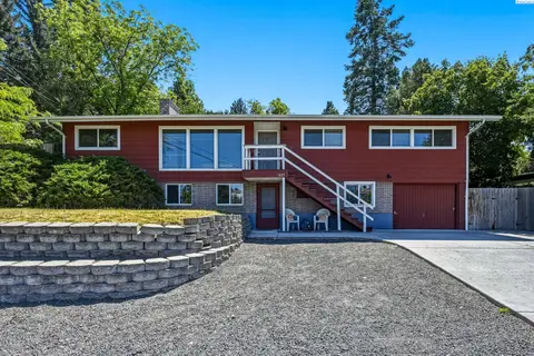Photo of 1825 NE Valley Rd