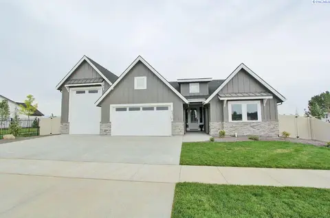Photo of 713 Cortona Way