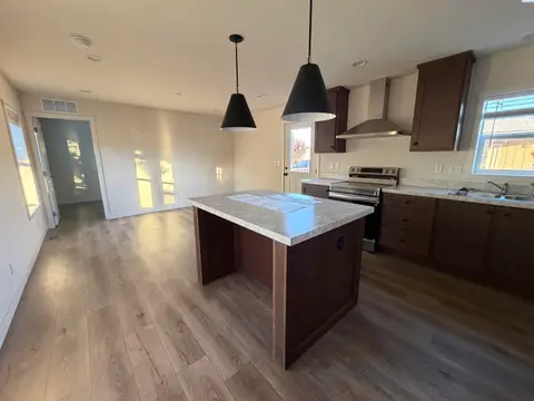 Photo of 105 W Washington Ave #39