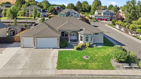 Photo of 152 Erica Dr