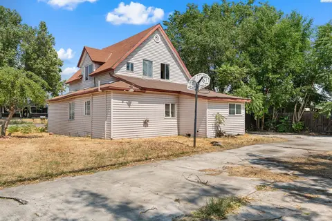 Photo of 1105 W Grand Ronde Ave