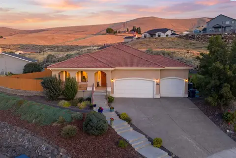 Photo of 215 SW Mariposa Court