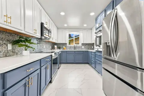 Photo of 801 Birch Ave