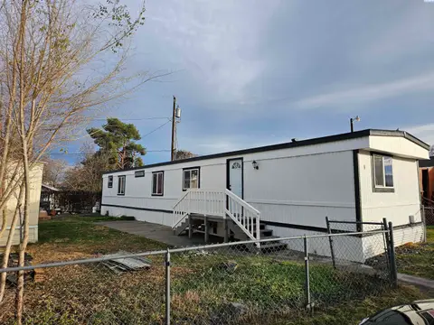 Photo of 1421 South Cedar Street #8