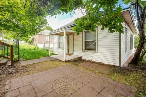 Photo of 225 SE Spring St