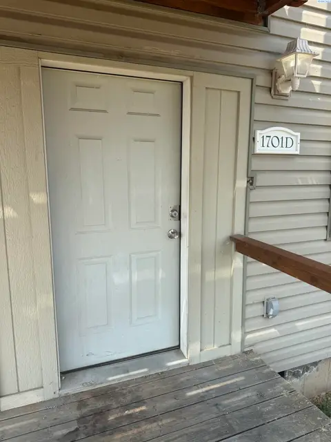 Photo of 1701 NW Lamont