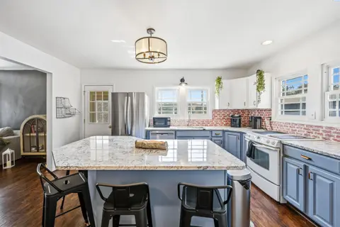 Photo of 804 S Hillcrest Dr.
