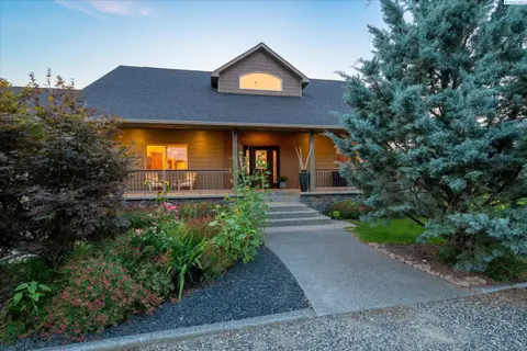 Photo of 9334 N Canyon View Pr NE
