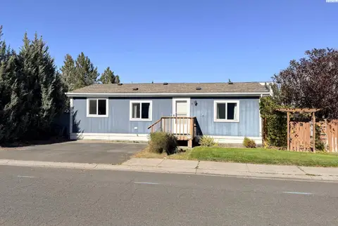 Photo of 260 NW Golden Hills Dr #7