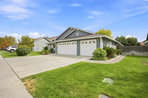 Photo of 8827 W Klamath Ave