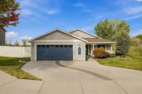 Photo of 438 Charbonneau Dr