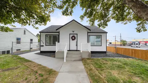 Photo of 115 N 8th Ave.