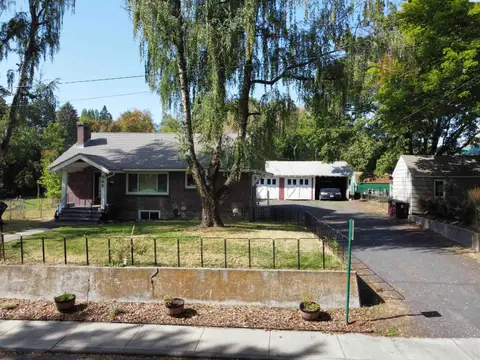 Photo of 525 SE Side