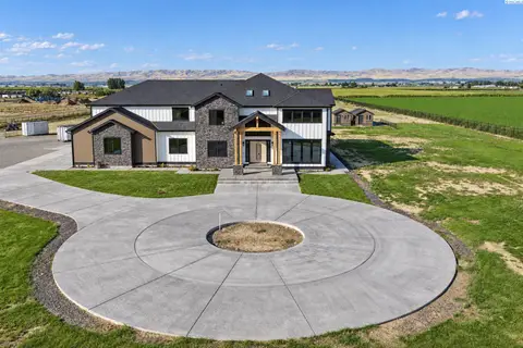 Photo of 2261 Outlook Rd