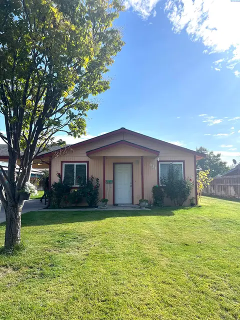 Photo of 631 N Elm