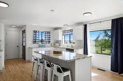 Photo of 351 W Eltopia West
