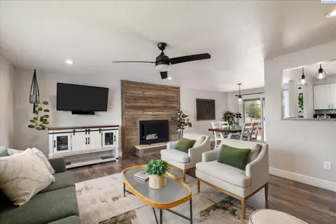 Photo of 1503 W 37th Place