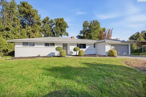 Photo of 7530 W Victoria Ave