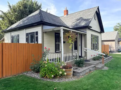 Photo of 711 Main Street