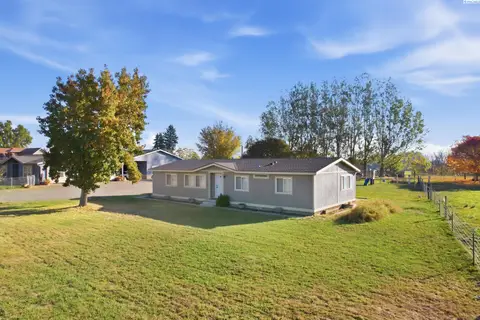 Photo of 1211 Maple Grove Rd