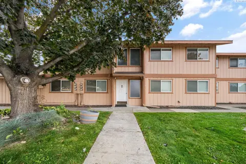 Photo of 3121 W Hood Ave