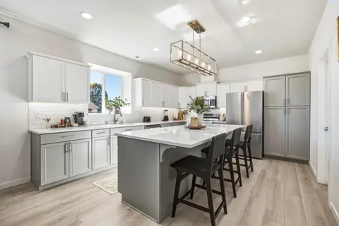 Photo of 915 W Opal Street