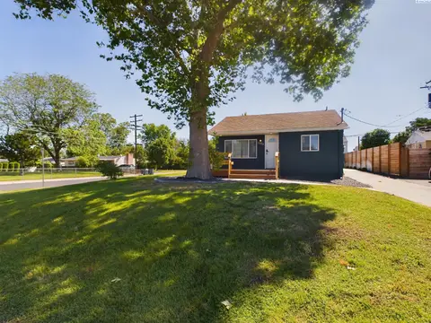 Photo of 1328 Potter Ave
